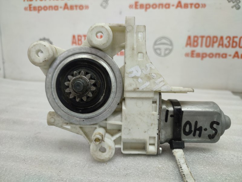 Моторчик стеклоподъемника передний правый Volvo S40 2006 30739011 Б/У