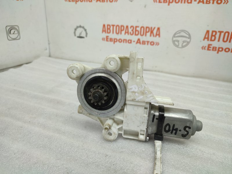 Моторчик стеклоподъемника передний правый S40 2006