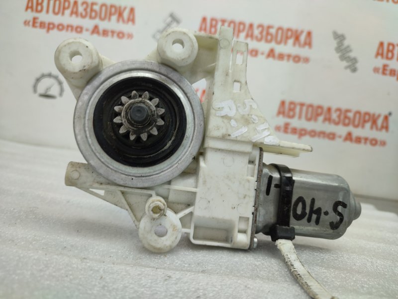 Моторчик стеклоподъемника передний правый Volvo S40