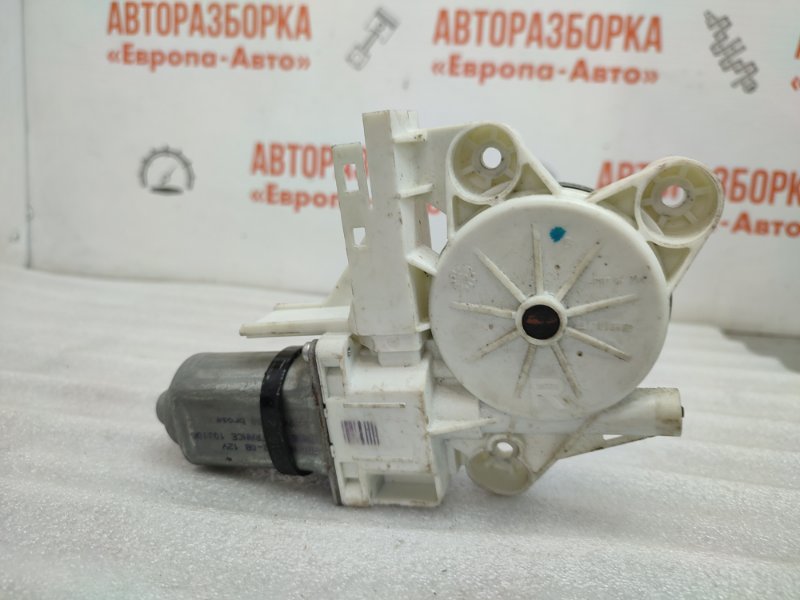 Моторчик стеклоподъемника передний правый S40 2006