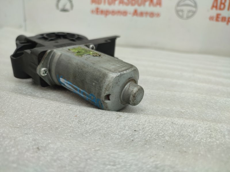 Моторчик стеклоподъемника передний левый Kuga 2012