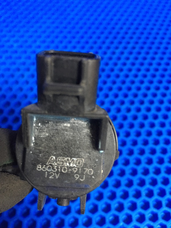 Насос омывателя задний Axela BK5P Насос омывателя задний Axela BK5P