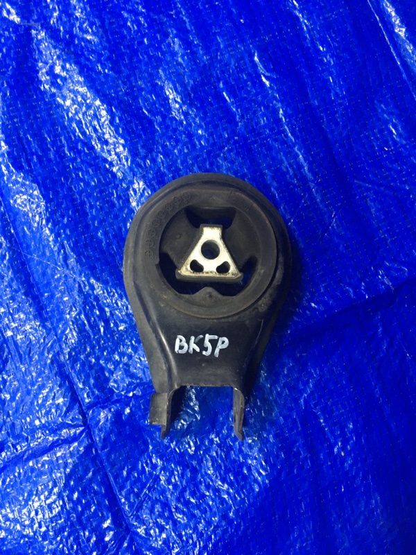 Запчасть подушка двигателя задняя Mazda Axela BK5P BP4K39040C контрактная Подушка двигателя задняя Mazda Axela BK5P BP4K39040C контрактная