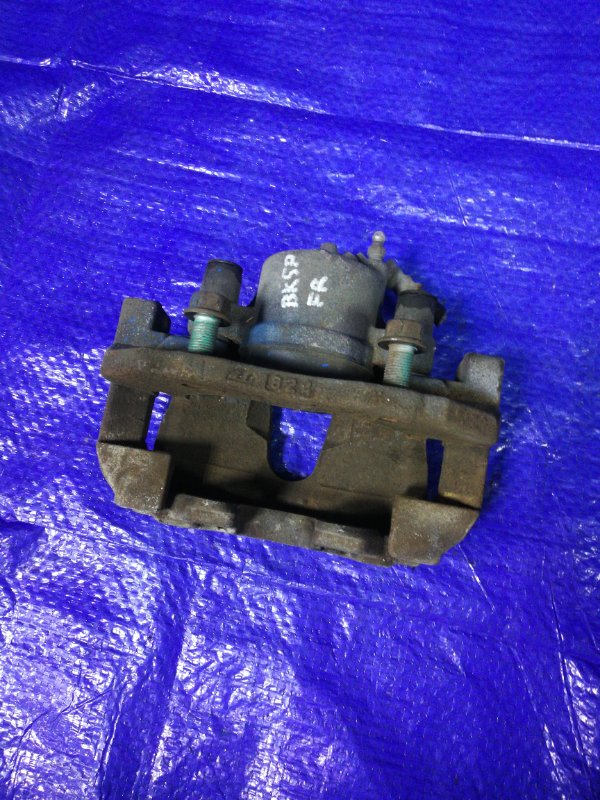 Суппорт тормозной передний правый Axela BK5P Суппорт тормозной передний правый Axela BK5P