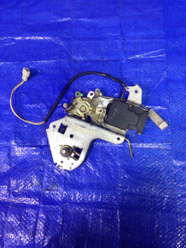 Запчасть замок боковой двери задний левый Mazda Bongo Friendee SGLR S05B73380A контрактная Замок боковой двери задний левый Mazda Bongo Friendee SGLR S05B73380A контрактная