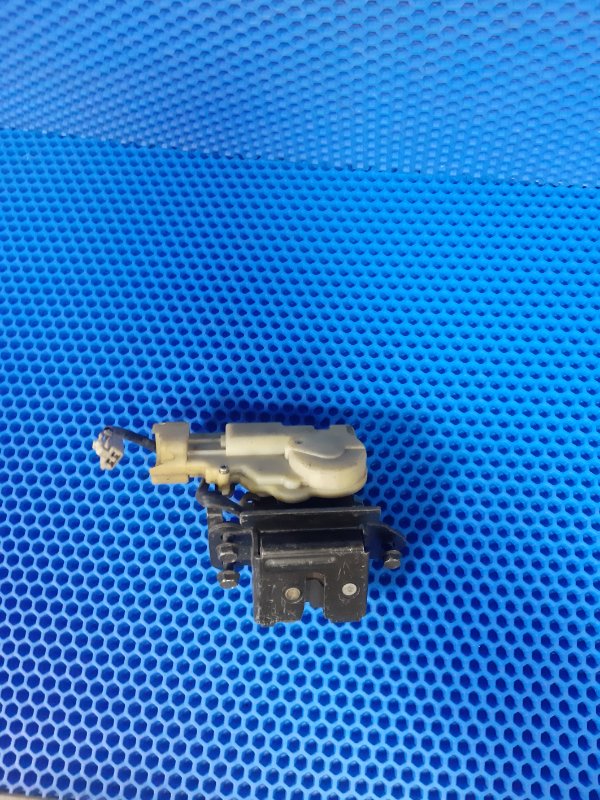 Замок багажника задний Premacy CP8W