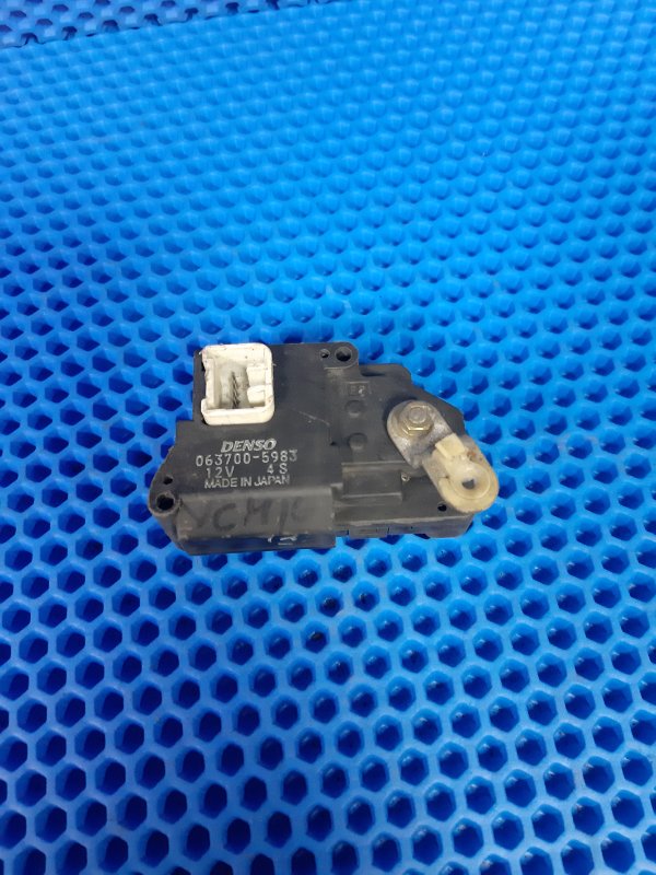 Сервопривод заслонок печки Toyota Granvia VCH10 8710626080 контрактная