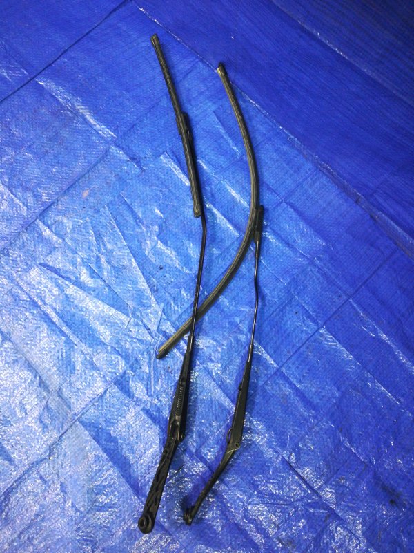 Держатель дворника передний FIAT LINEA 2012 323 1.4 L 51701423 контрактная