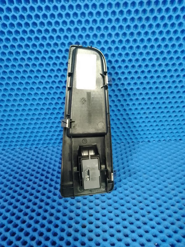 Кнопка стеклоподъемника передняя правая LINEA 2012 323 1.4 L