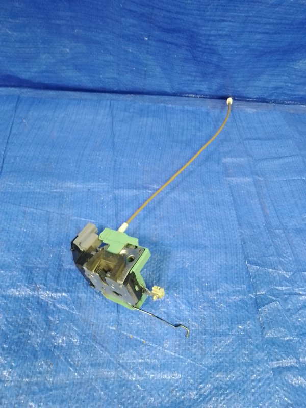 Замок боковой двери передний правый LINEA 2012 323 1.4 L