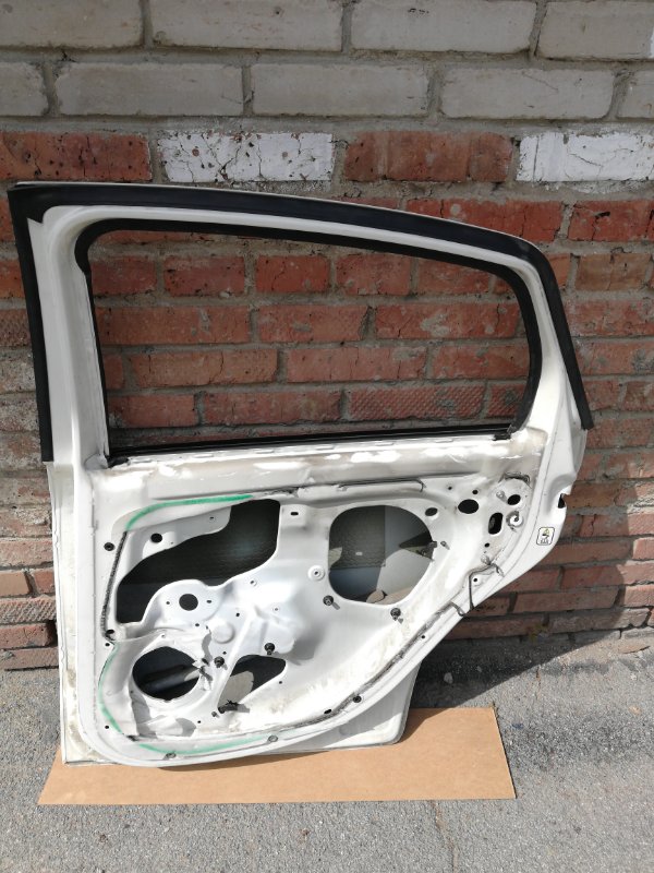 Дверь боковая задняя правая LINEA 2012 323 1.4 L Дверь боковая задняя правая LINEA 2012 323 1.4 L