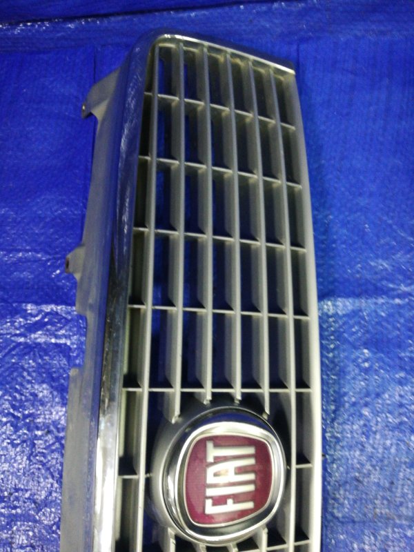 Решетка радиатора FIAT LINEA 323 1.4 L