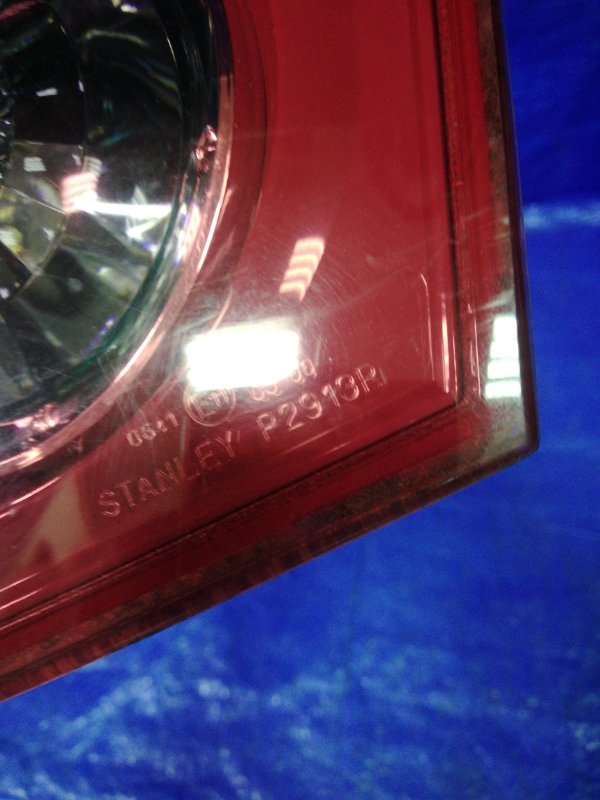 Стоп-сигнал задний правый Mazda Axela BK5P