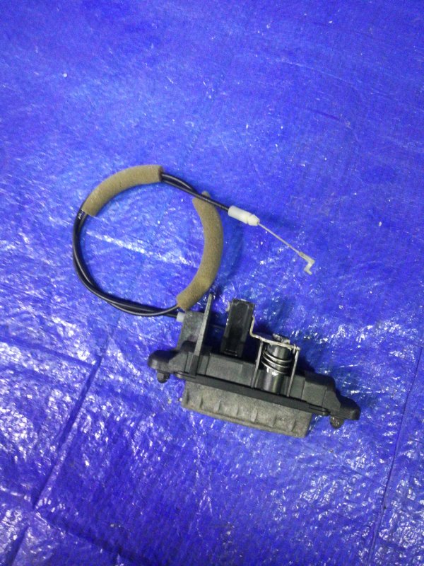 Ручка открывания багажника задняя Axela BK5P