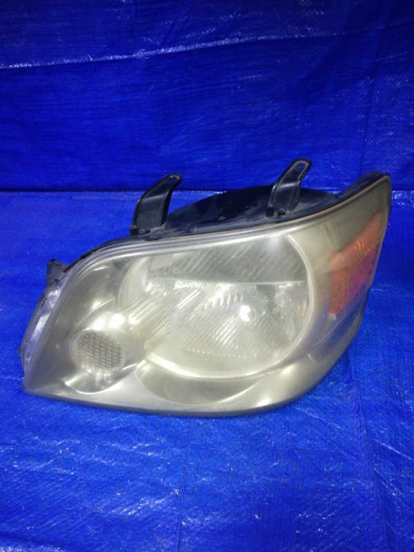 Фара ксеноновая левая Toyota Noah AZR65G 8115028650 контрактная