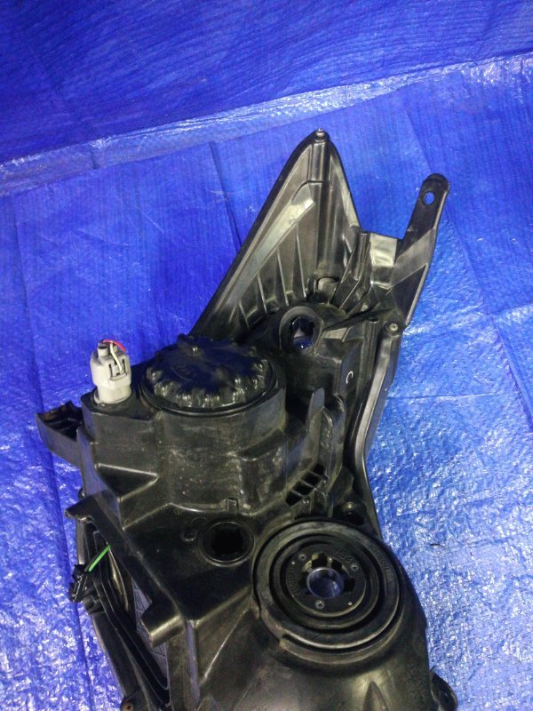 Фара ксеноновая левая Blade AZE154 Фара ксеноновая левая Blade AZE154