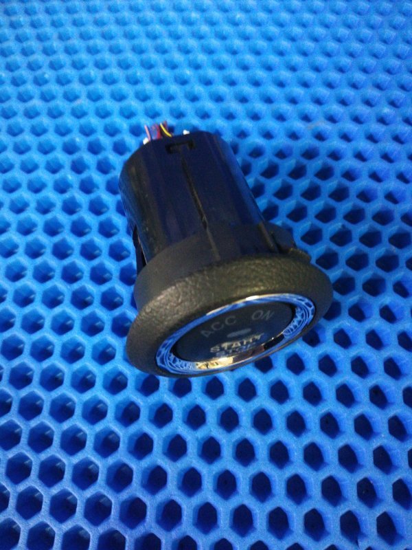 Запчасть кнопка старт-стоп Mazda Atenza GH5FW L5VE контрактная Кнопка старт-стоп Mazda Atenza GH5FW L5VE контрактная