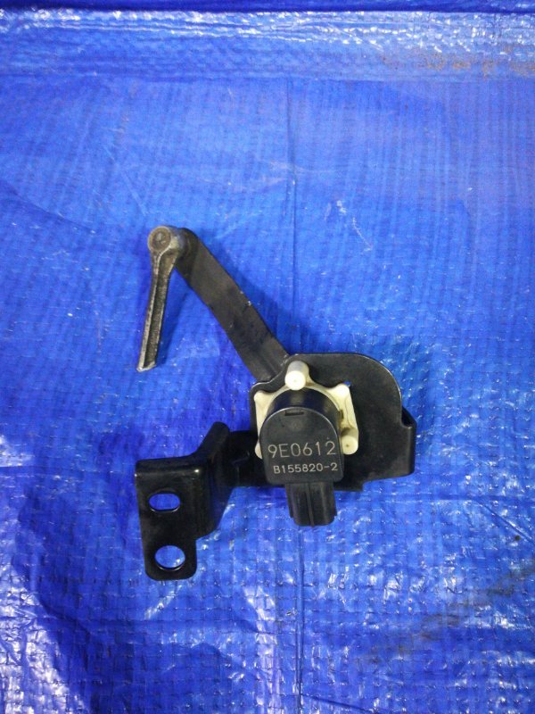 Датчик высоты дорожного просвета передний левый Subaru Outback BP9 EJ253 84021AG000 контрактная