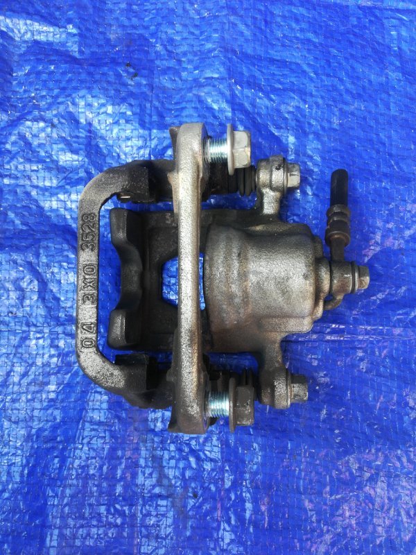 Суппорт тормозной задний правый Juke 2012 F15 MR16DDT