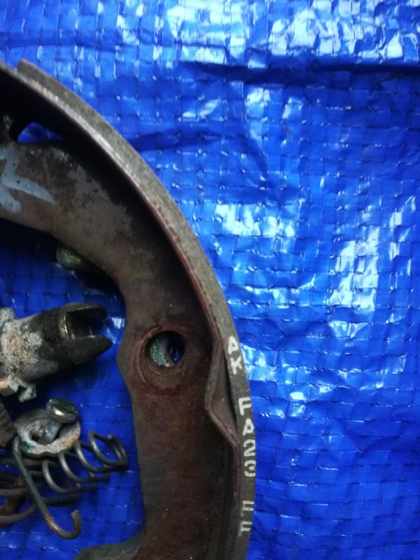 Колодки стояночного тормоза задние правые Subaru Legacy BH5