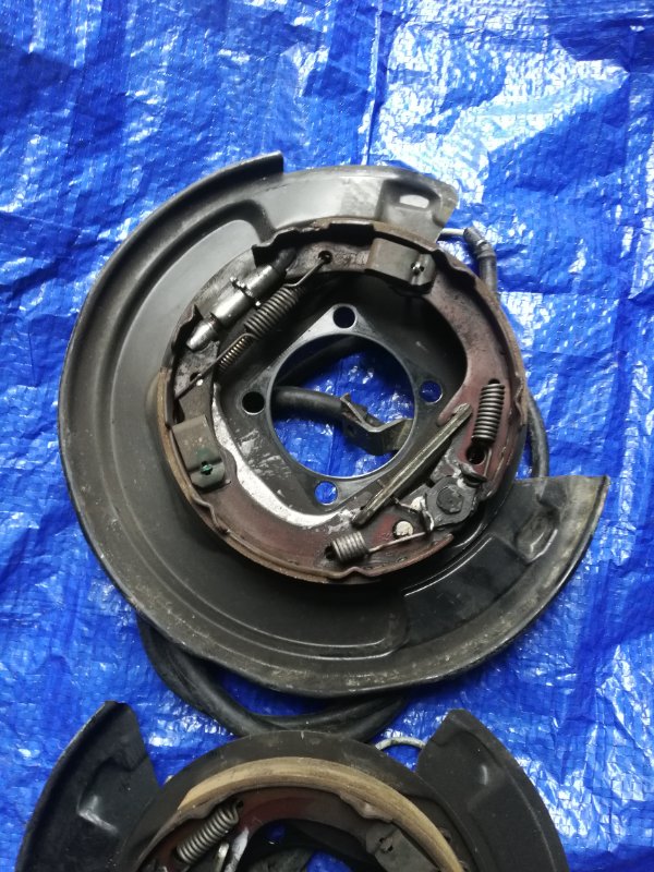 Колодки стояночного тормоза задние Toyota Caldina AZT246