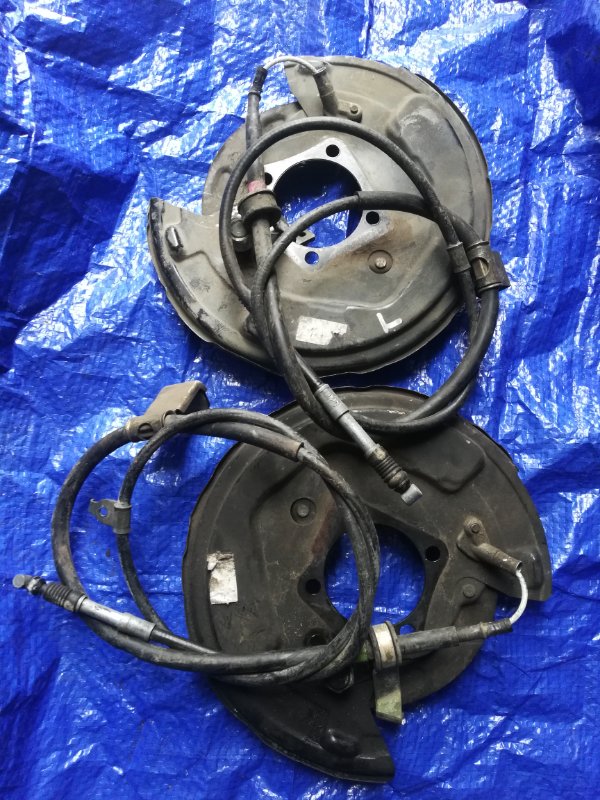 Колодки стояночного тормоза задние Caldina AZT246