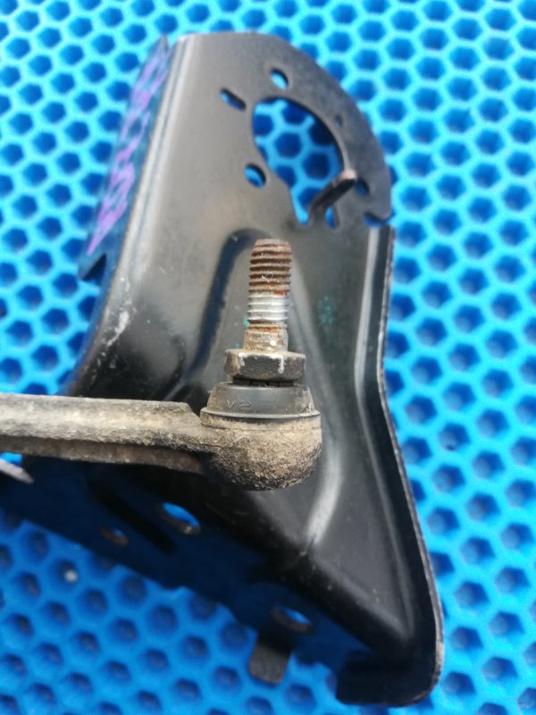 Крепление датчика высоты дорожного просвета заднее Honda CR-V RD7 Крепление датчика высоты дорожного просвета заднее Honda CR-V RD7