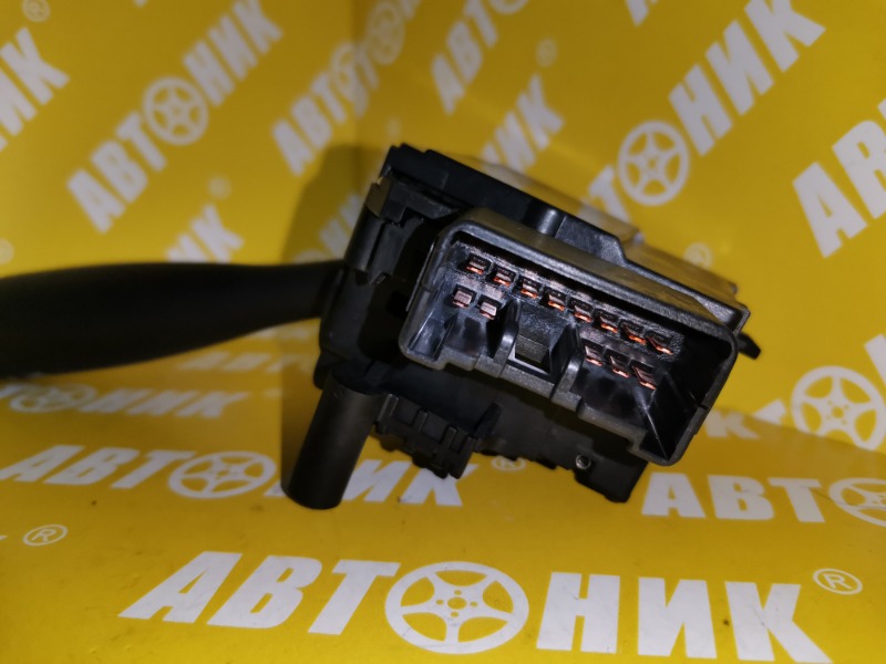 Переключатель поворотов правый TOYOTA COROLLA NZE121