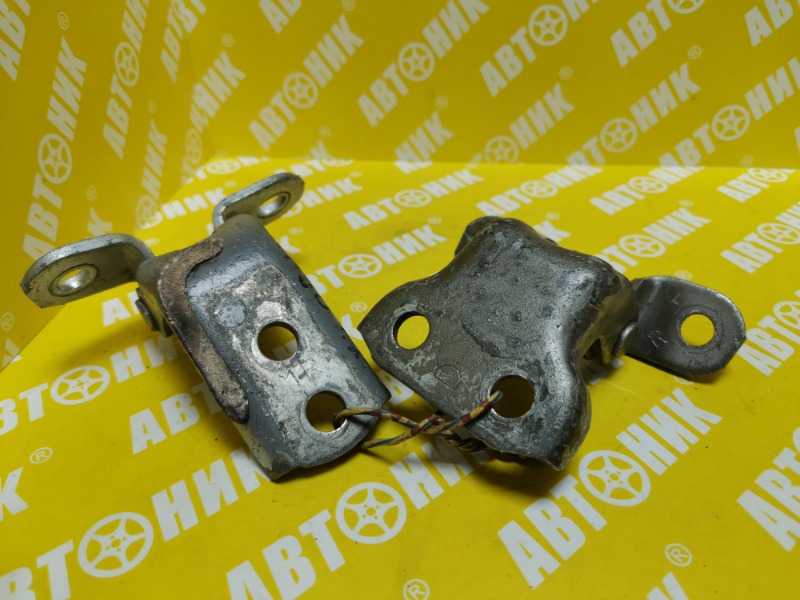 Петля дверная передняя правая TOYOTA VITZ KSP90 68710-12151 контрактная