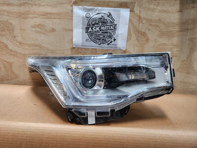Headlight HID front right CHEVROLET TRAVERSE 079644747 USED