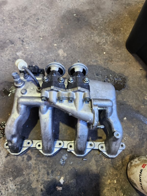 Intake manifold ISUZU BIGHORN 1995 UBS69 4JG2 USED