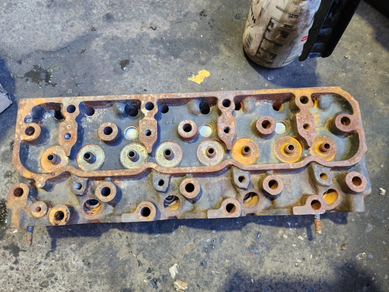 Engine head BIGHORN 1995 UBS69 4JG2