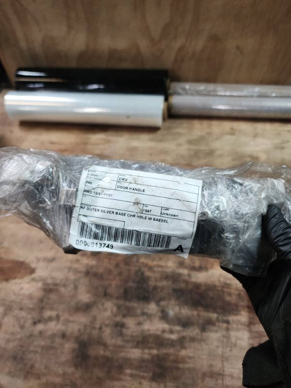 Запчасть door handle outer front right HONDA CRV 1997 RD1 USED Door handle outer front right HONDA CRV 1997 RD1 USED