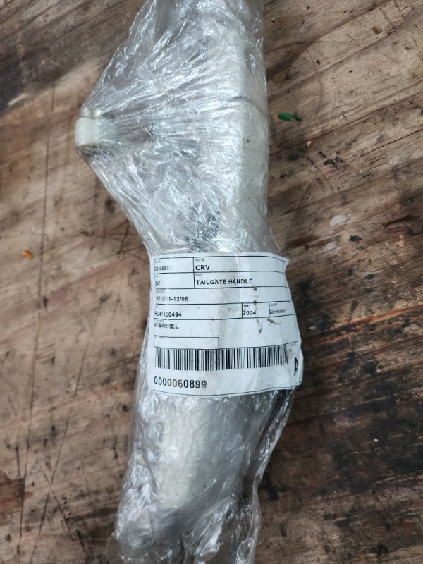 Запчасть tailgate handle HONDA CRV 2004 RD4 USED Tailgate handle HONDA CRV 2004 RD4 USED