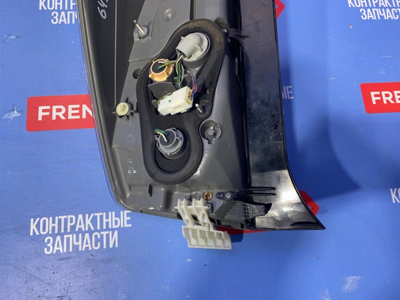 Фонарь задний правый Prius 2009-2015 30
