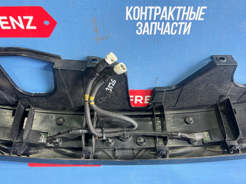 Решетка радиатора BB 2000-2003 NCP31