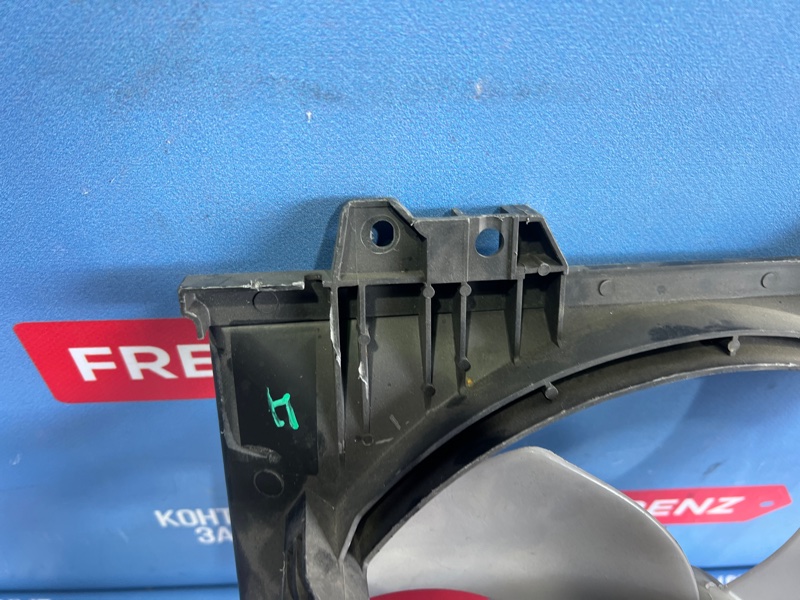 Диффузор радиатора правый Outback 1998-2003 BH