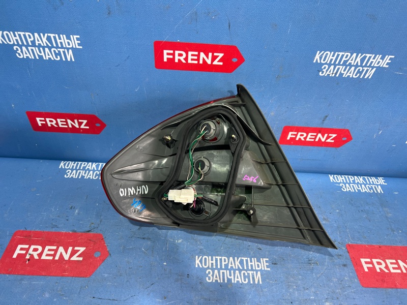 Фонарь правый Prius 2000-2003 10