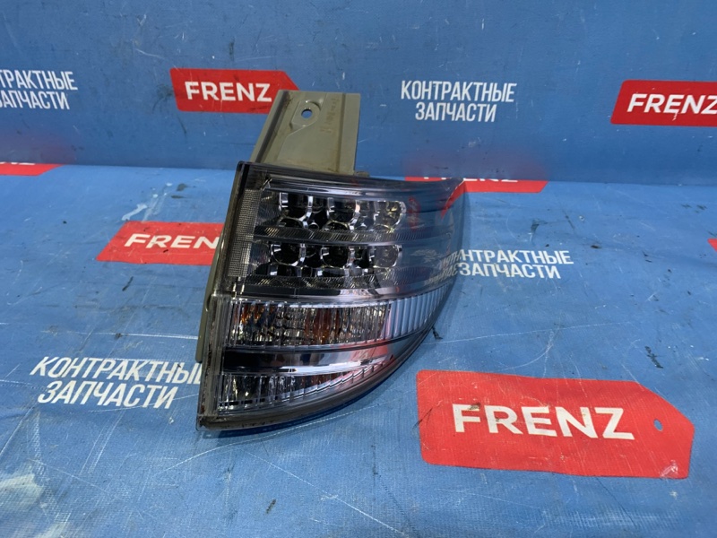Фонарь правый Toyota Estima 2006-2008 ACR50 81551-28520 Б/У