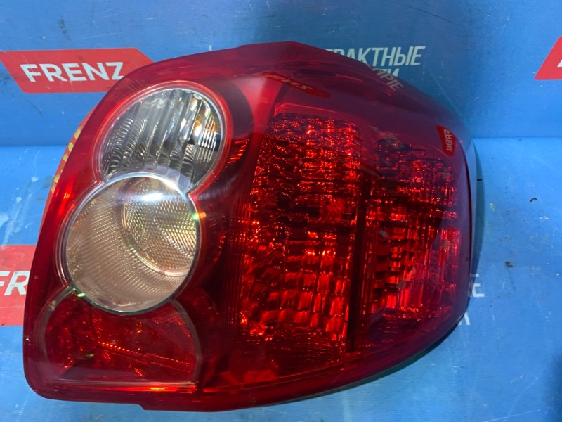 Фонарь правый Toyota Auris E150