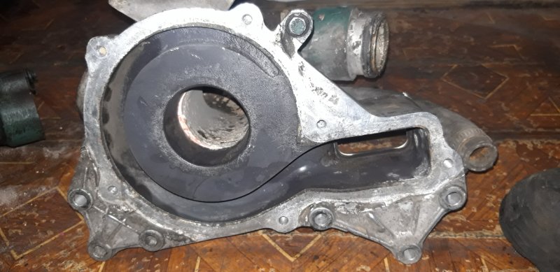 Корпус помпы Volvo D13 Корпус помпы Volvo D13