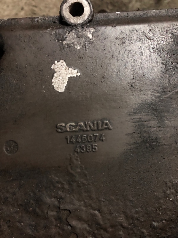 Крышка масляного радиатора Scania 5-Serie