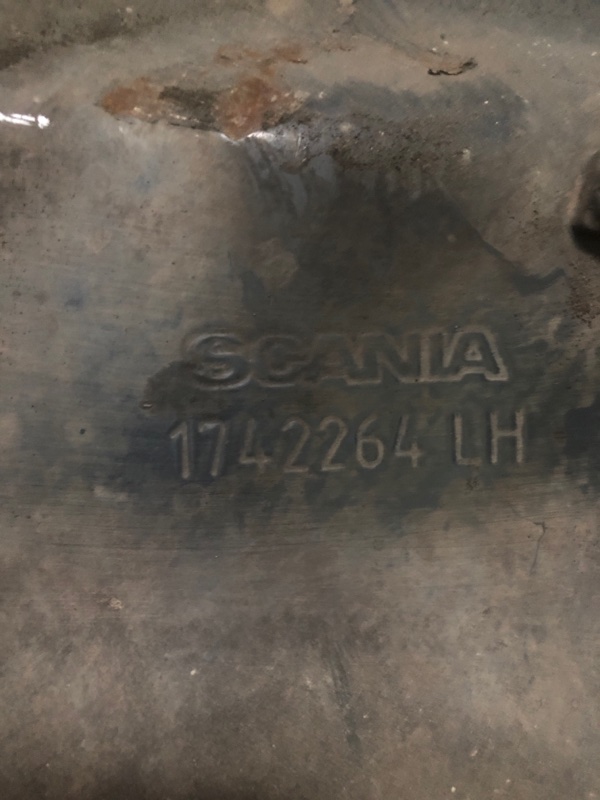 Петля решетки радиатора Scania