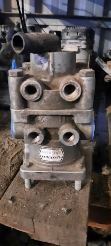 Кран тормозной главный Volvo Кран тормозной главный Volvo