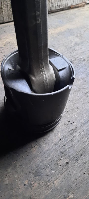 Поршень Volvo D13 Поршень Volvo D13