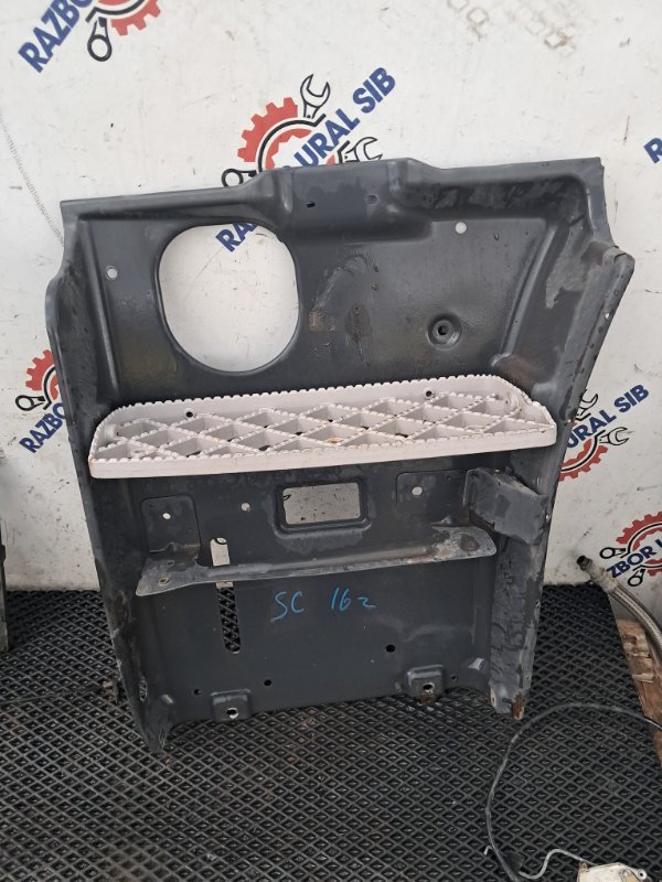 Корпус подножки в сборе Scania G 400 DC 13103 L01 6965921 2016 левый