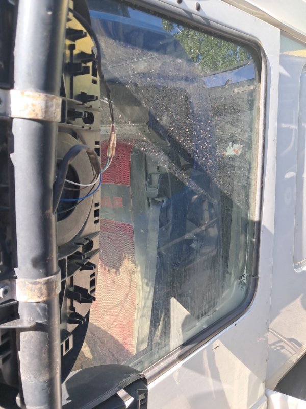 Стекло двери Daf 105.460 MX 340 U1 460 Л 2014 переднее левое