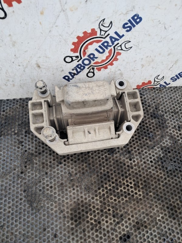 Опора кпп Scania G 400 DC13 113 L01 8313859 2018