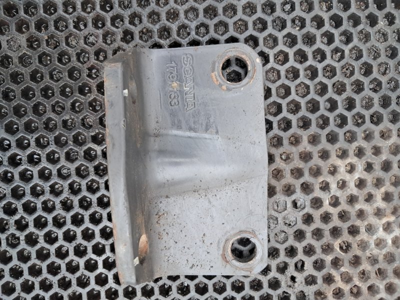Кронштейн пневмоподушки Scania G 400 DC13 113 L01 8313859 2018 задний