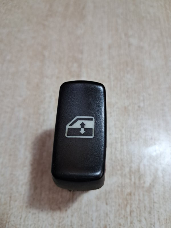 Клавиша стеклоподъемника scania R440 DC13 102 L 01 8293736 2017 (б/у)